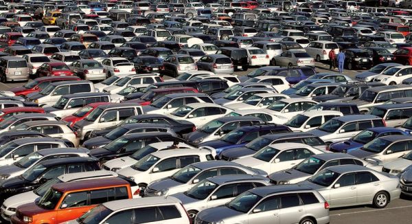 Стоянка с автомобилями аукциона Манхейм