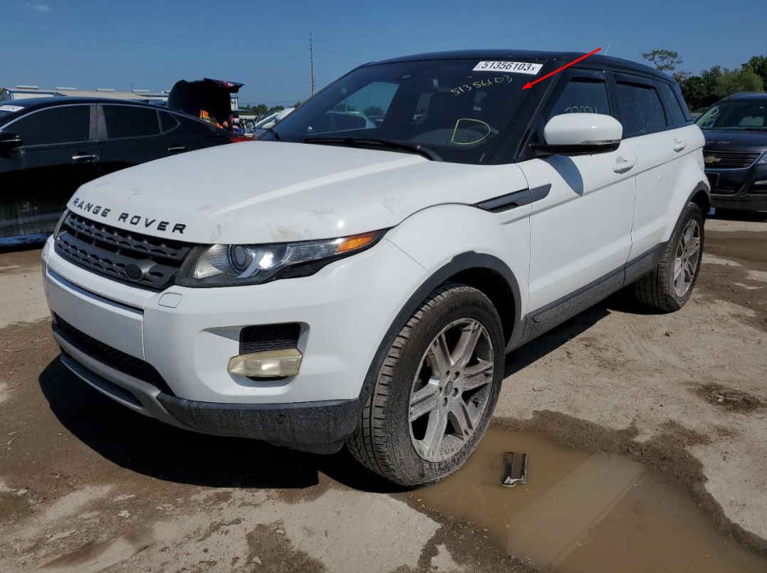 Скріншот лота на Копарт із написом на лобовому склі