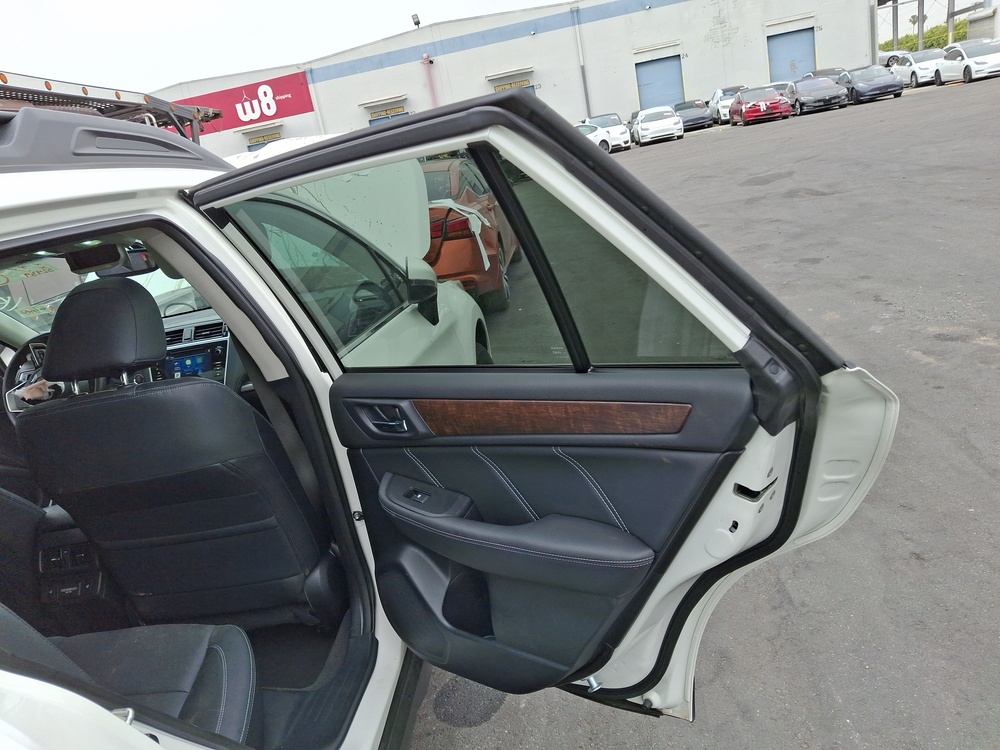 standard Subaru Outback 2018 Белый