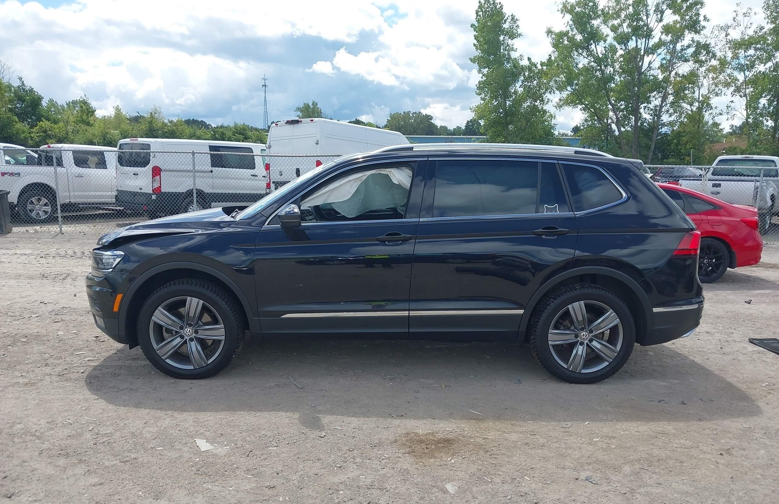 sport  VOLKSWAGEN  TIGUAN SEL PREMIUM 2018 Черный