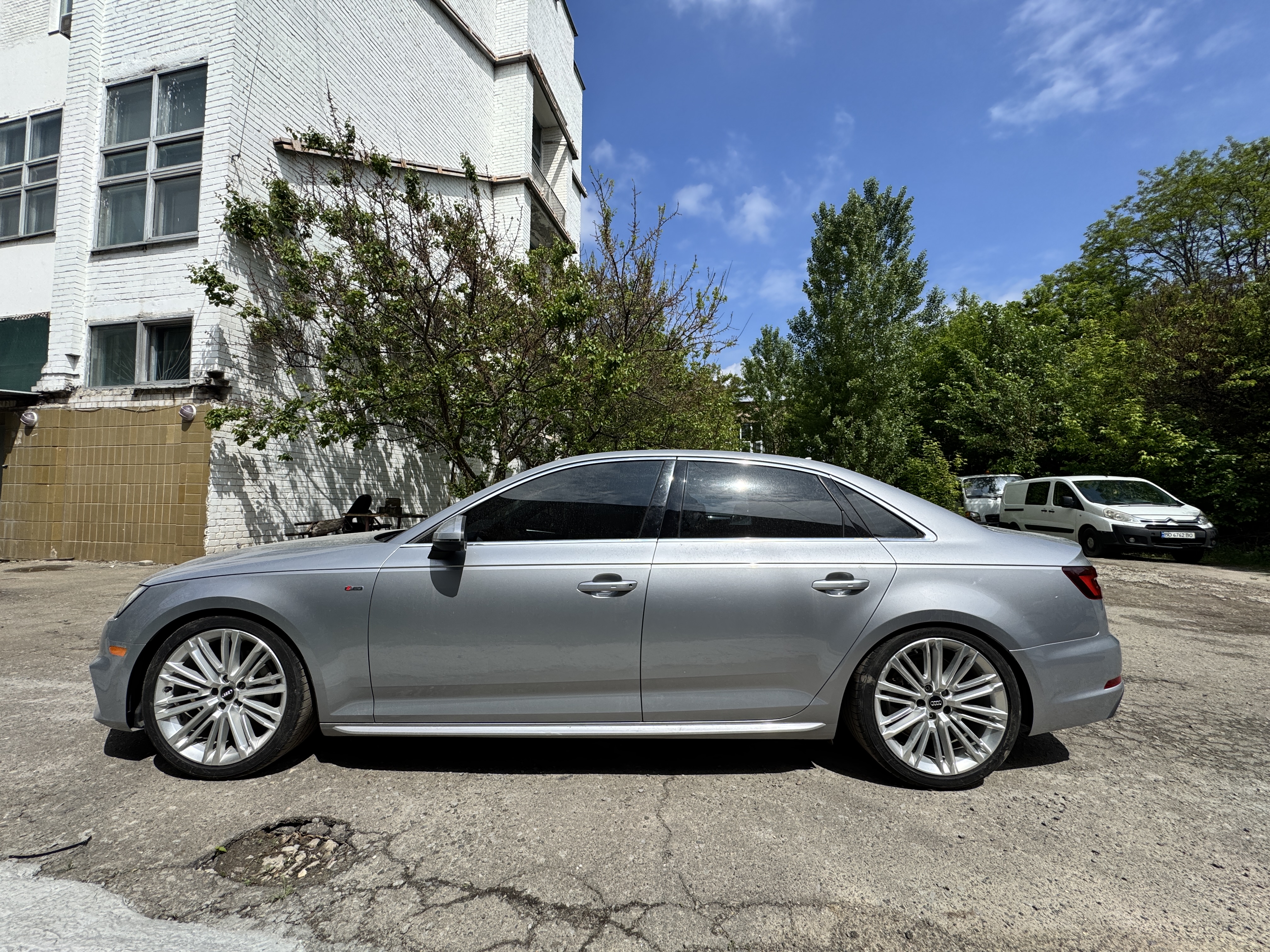 sedan AUDI A4 PREMIUM PLUS 2018 Сріблястий