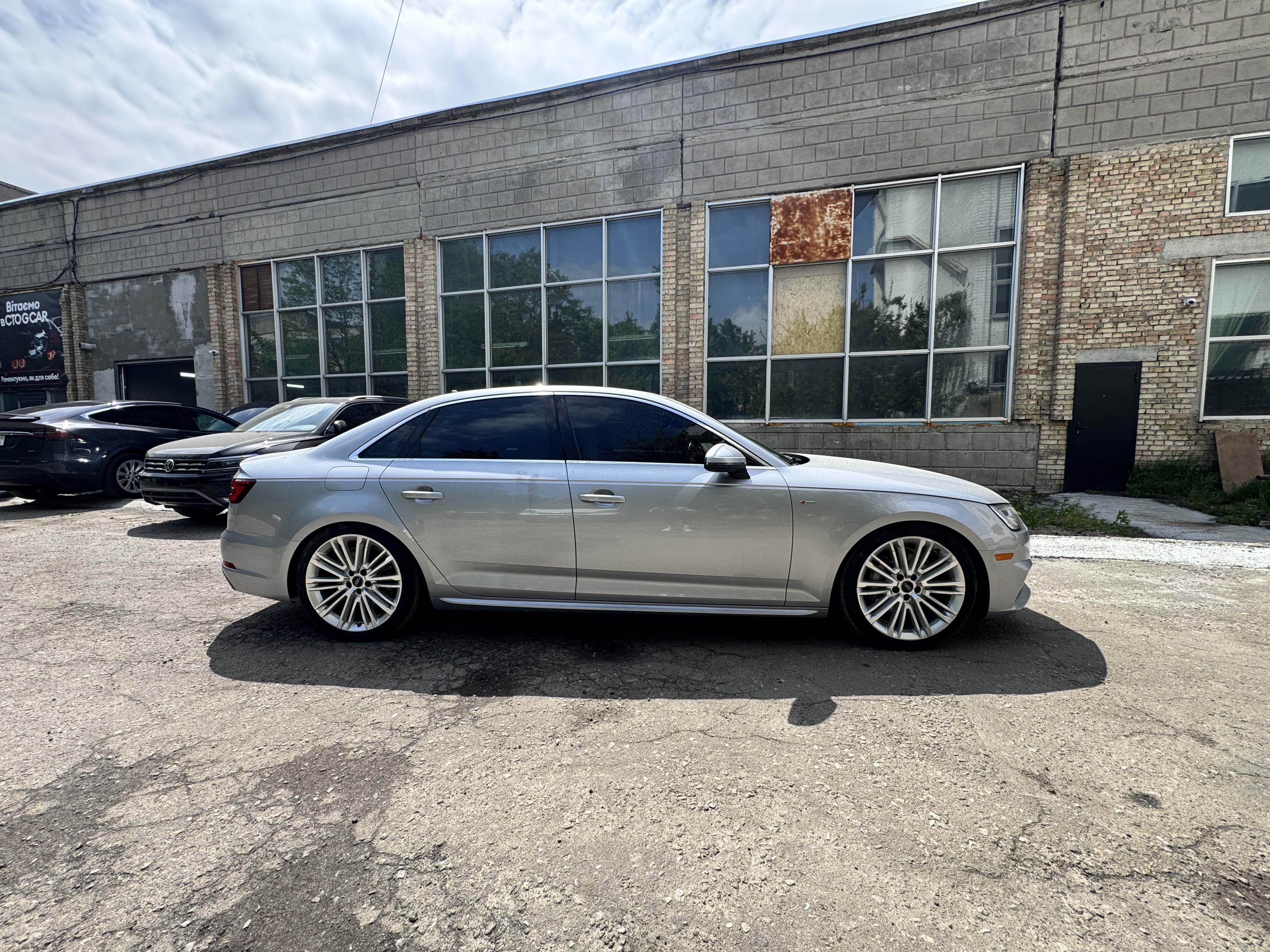 sedan AUDI A4 PREMIUM PLUS 2018 Сріблястий