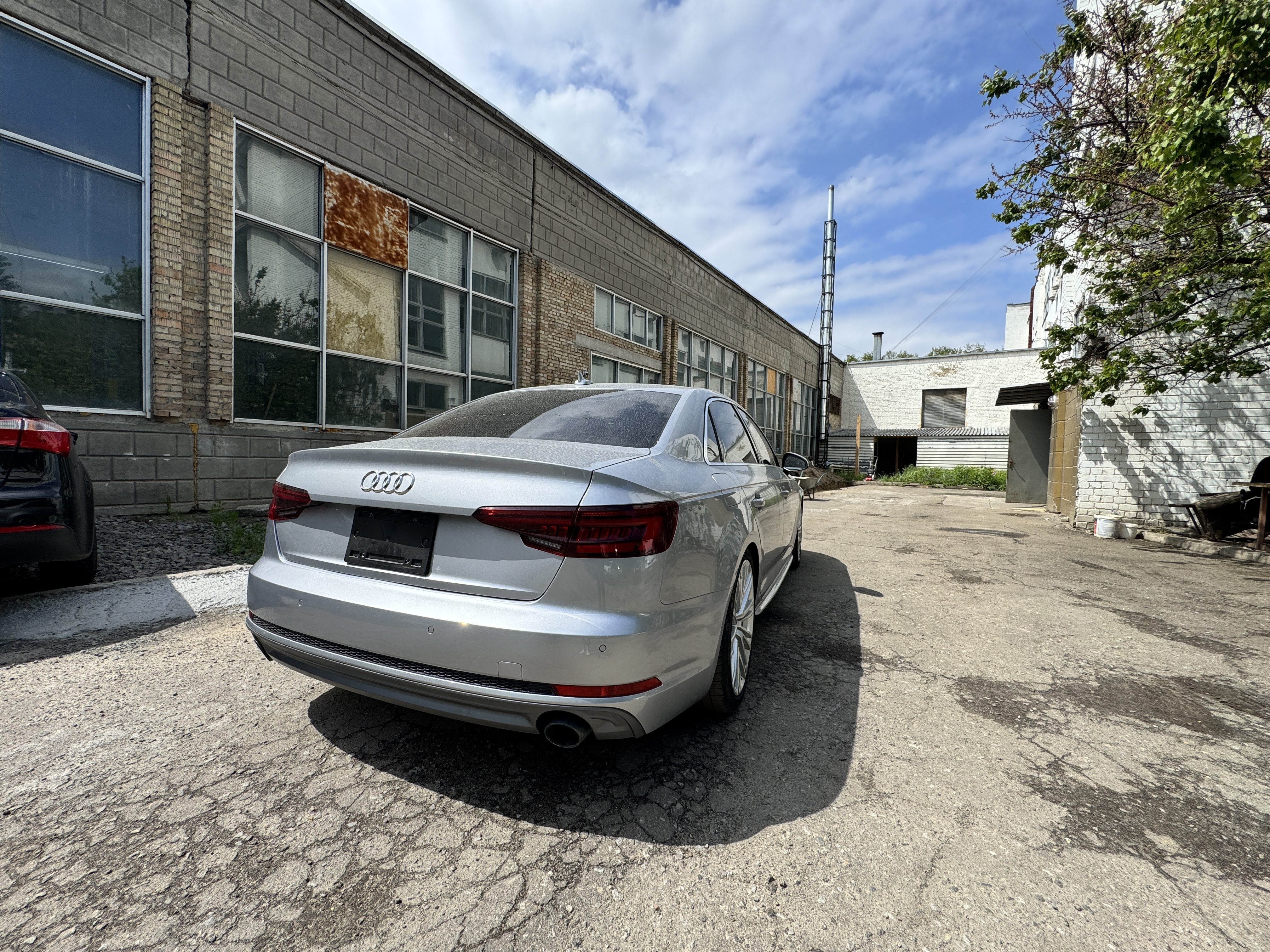 sedan AUDI A4 PREMIUM PLUS 2018 Сріблястий