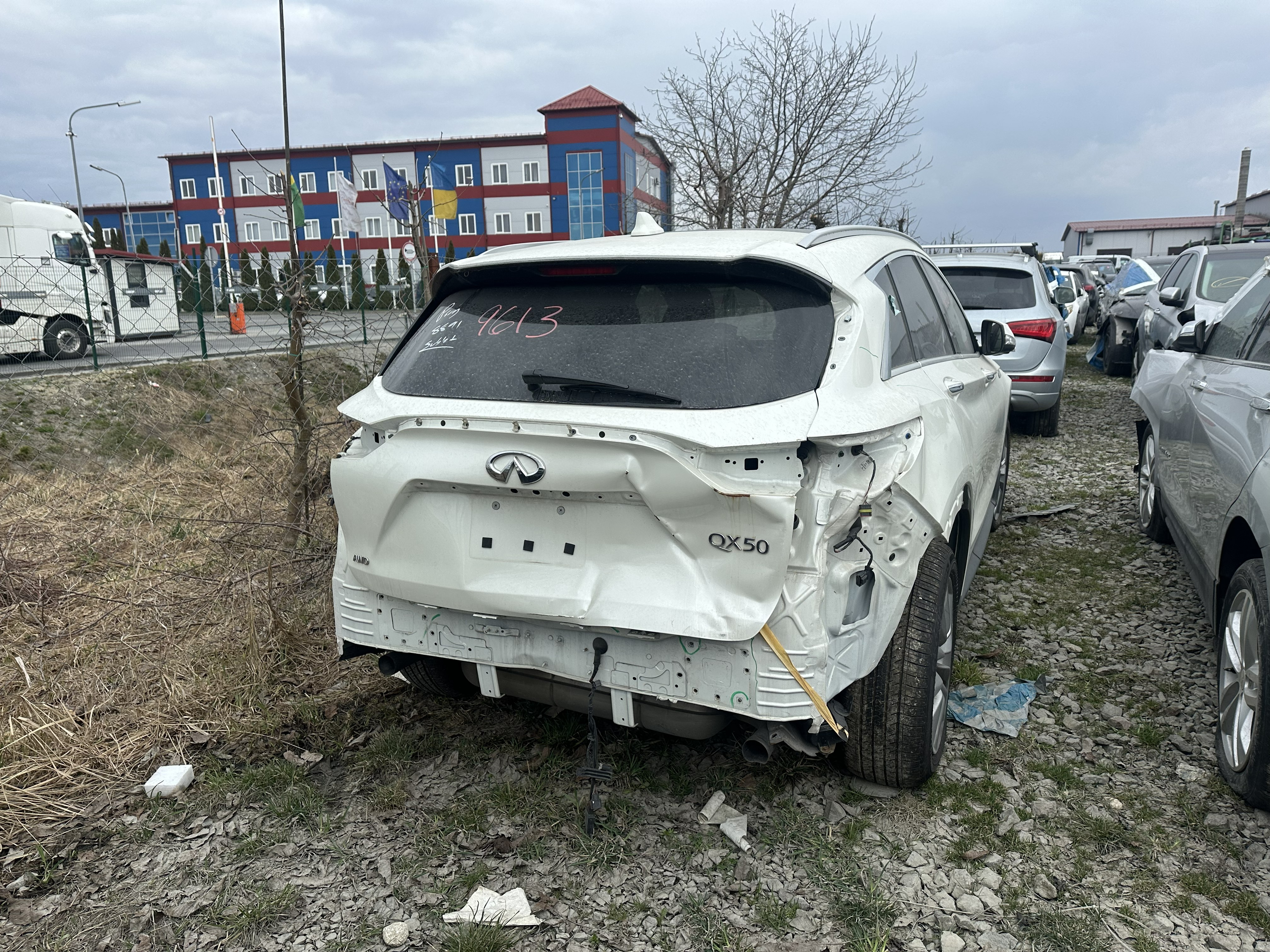 Позашляховики INFINITI QX50 ESSENTIAL 2021 Білий