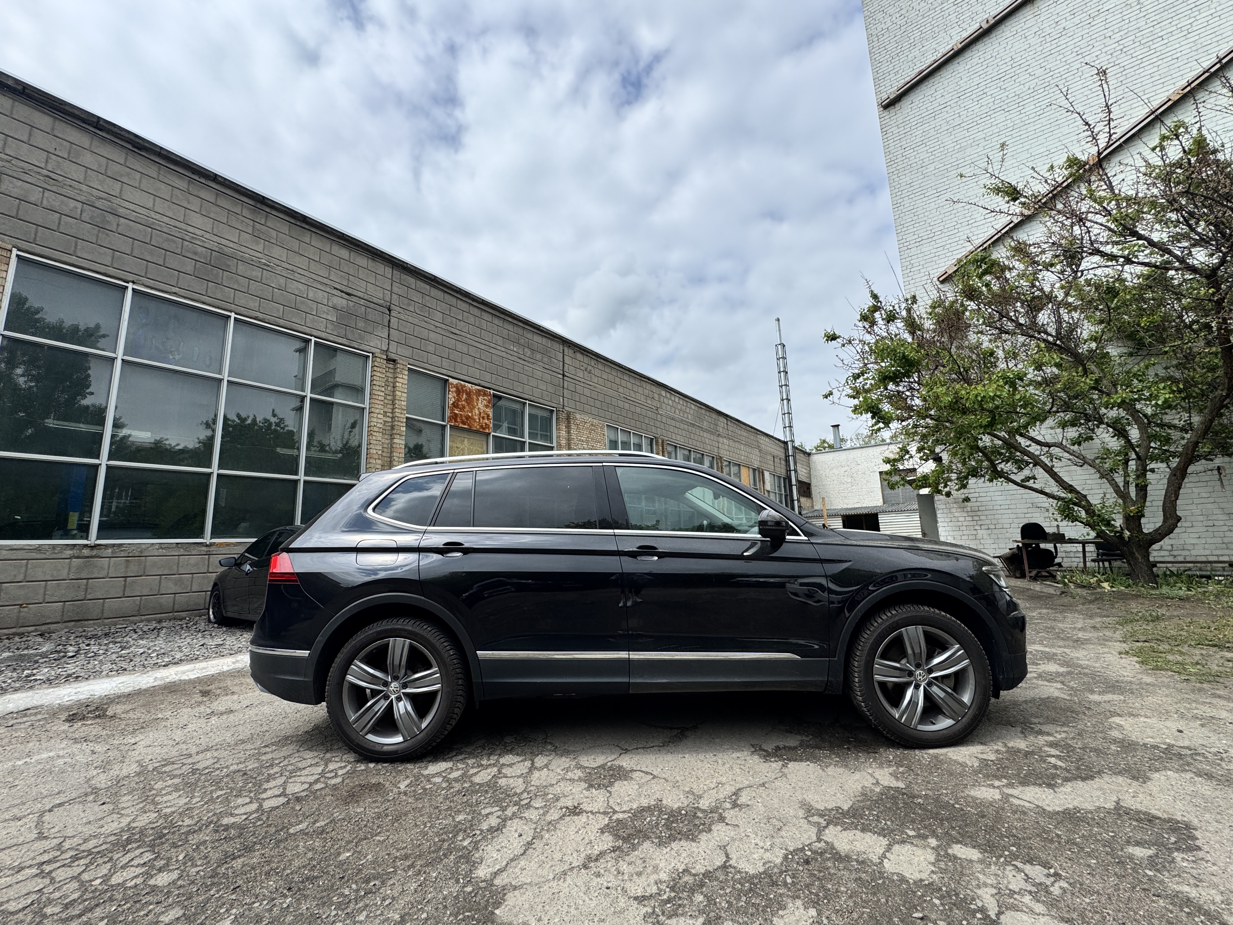 sport  VOLKSWAGEN  TIGUAN SEL PREMIUM 2018 Чорний