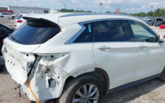 Внедорожники INFINITI QX50 ESSENTIA 2021 Белый