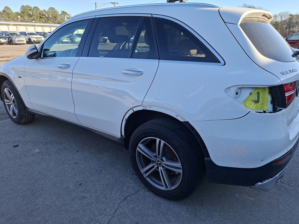 Кроссоверы MERCEDES-BENZ GLC 350E  2018 Белый