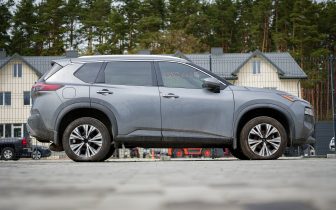 Внедорожники NISSAN ROGUE SV 2021 Серебристый
