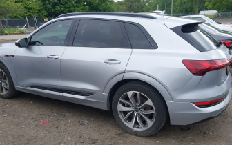 Внедорожники Audi  E-TRON PREMIUM PLUS 2020 Серебристый